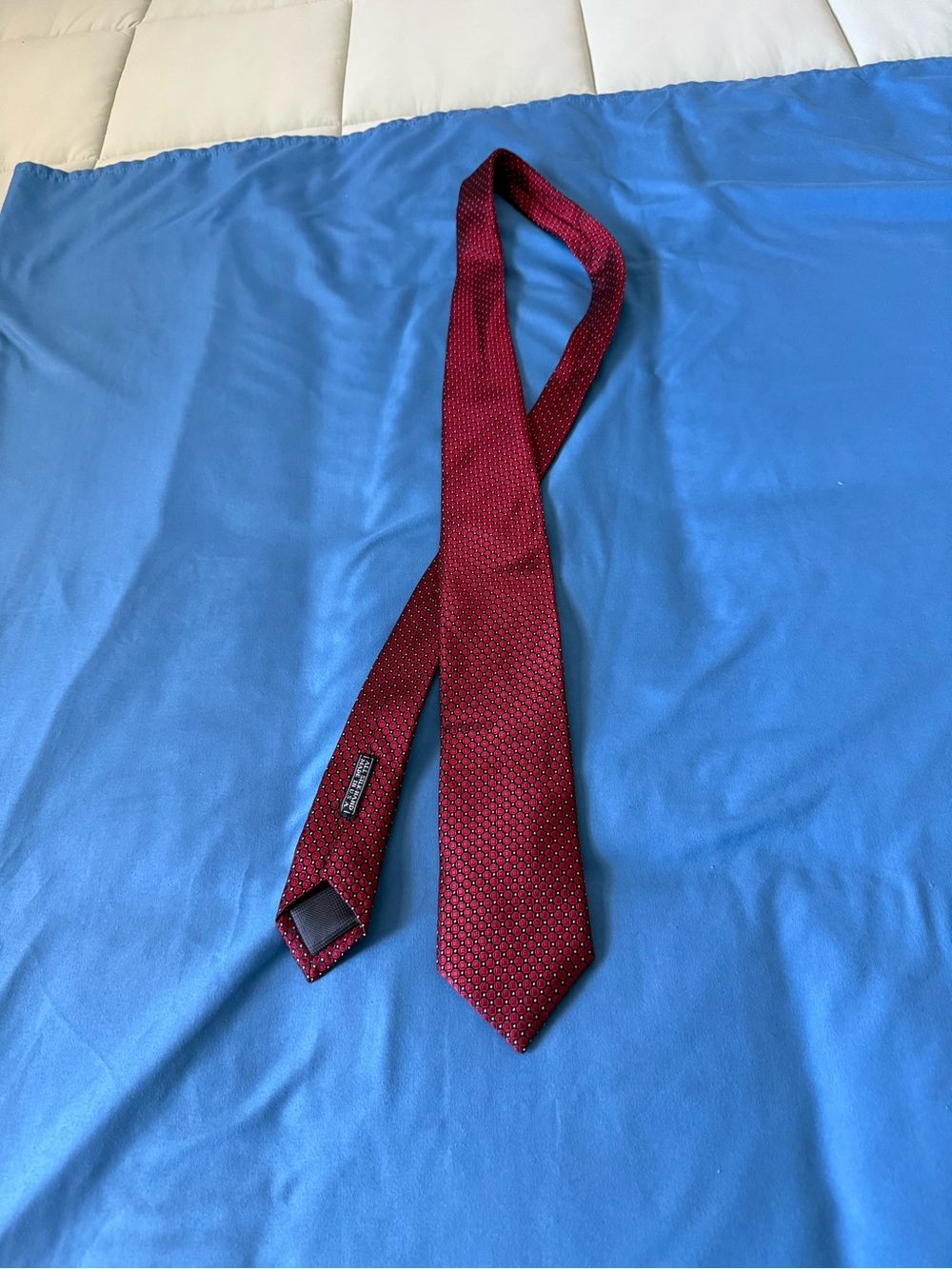 Men's Red Micro-Pattern Tie — Classic Business Style